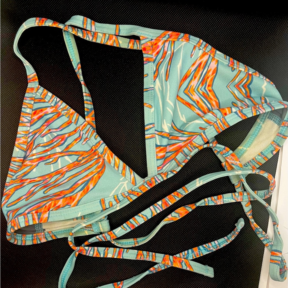 Jolyn triangle top small